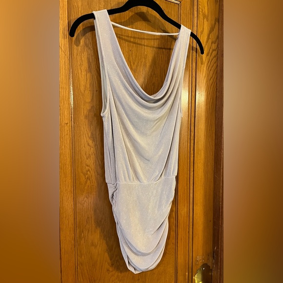 Guess Women’s Sparkly Champagne Metallic Fully Lined Sleeveless Cowl Neck Top XS - Picture 5 of 6